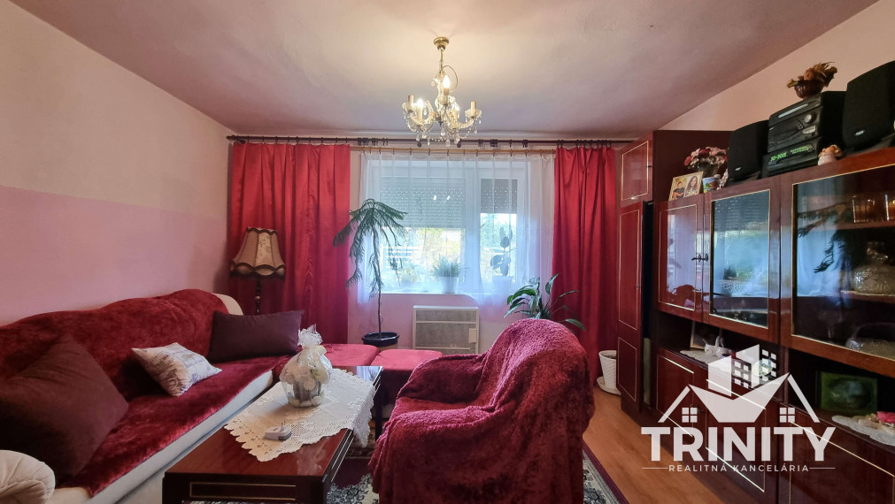 Na predaj tehlový 4-izbový rodinný dom v obci Komjatice