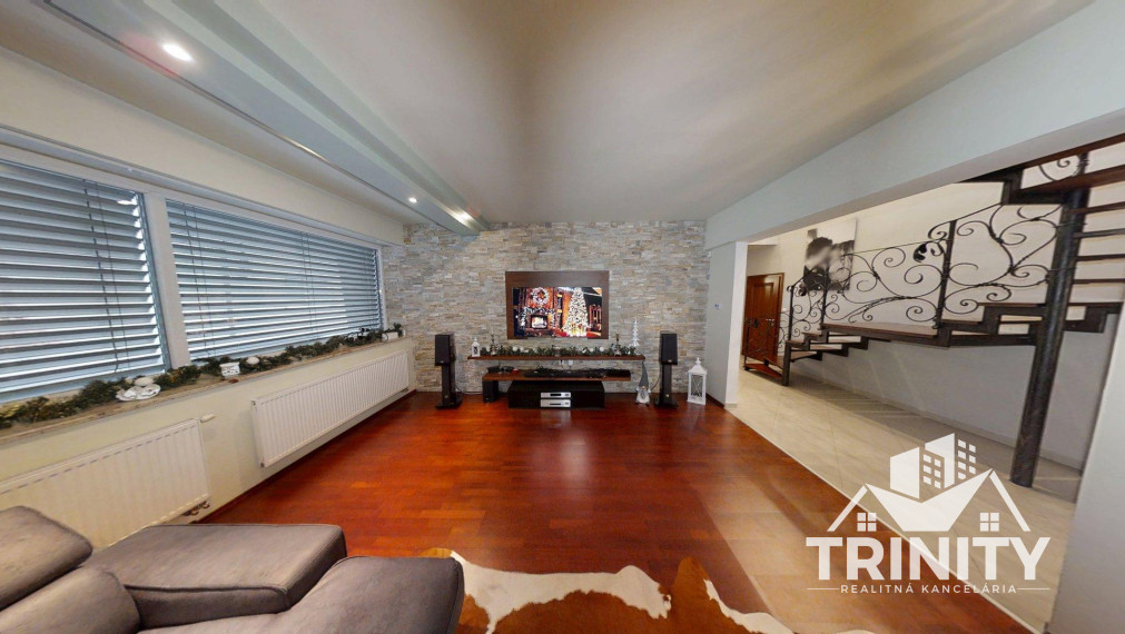 Na prenájom luxusný byt s terasou v centre mesta Nových Zámkov