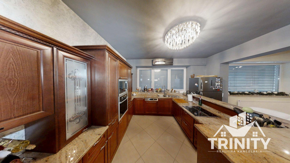 Na prenájom luxusný byt s terasou v centre mesta Nových Zámkov