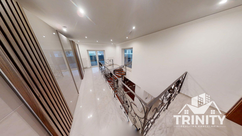 Na prenájom luxusný byt s terasou v centre mesta Nových Zámkov