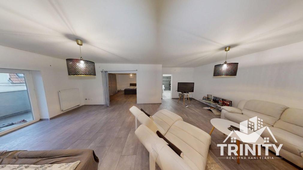 Na prenájom luxusný byt s terasou v centre mesta Nových Zámkov