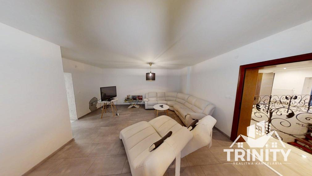 Na prenájom luxusný byt s terasou v centre mesta Nových Zámkov