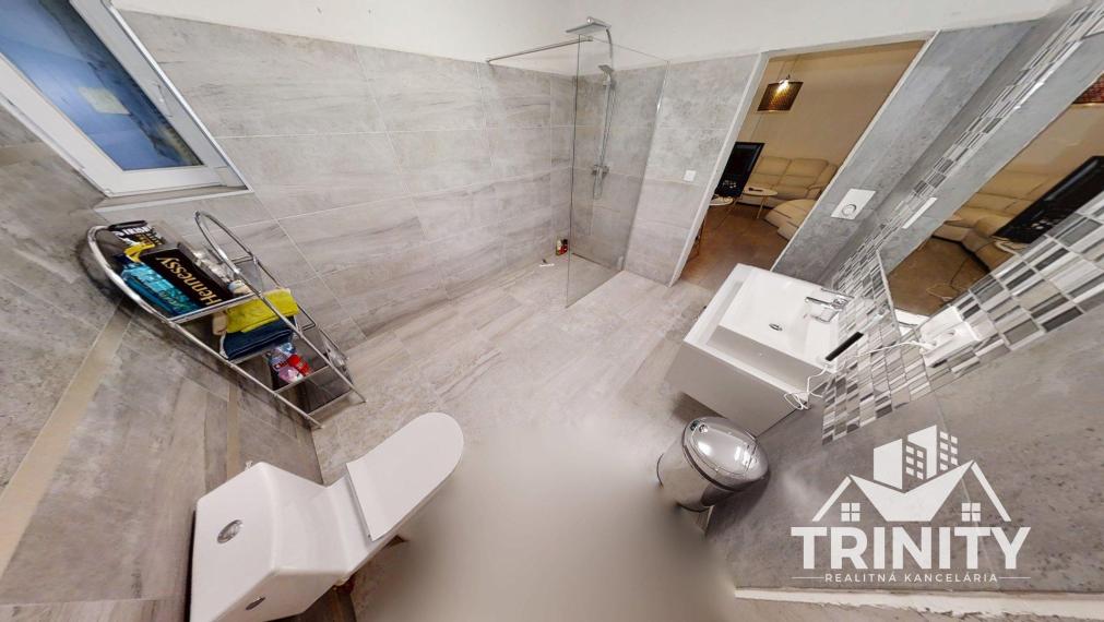 Na prenájom luxusný byt s terasou v centre mesta Nových Zámkov