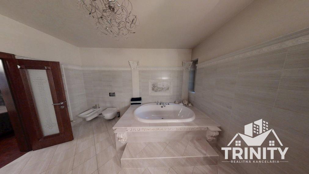 Na prenájom luxusný byt s terasou v centre mesta Nových Zámkov