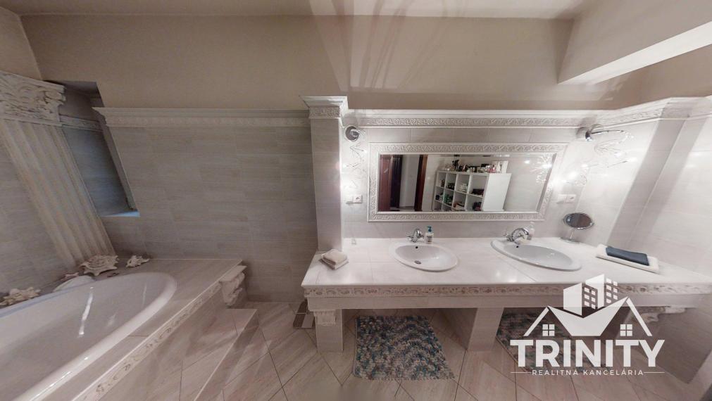 Na prenájom luxusný byt s terasou v centre mesta Nových Zámkov