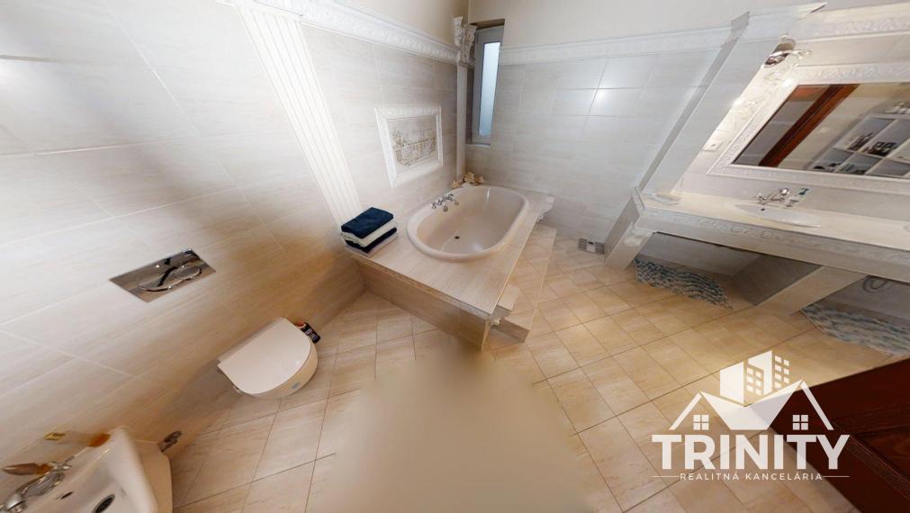 Na prenájom luxusný byt s terasou v centre mesta Nových Zámkov