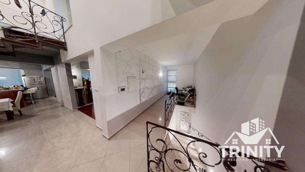 Na prenájom luxusný byt s terasou v centre mesta Nových Zámkov