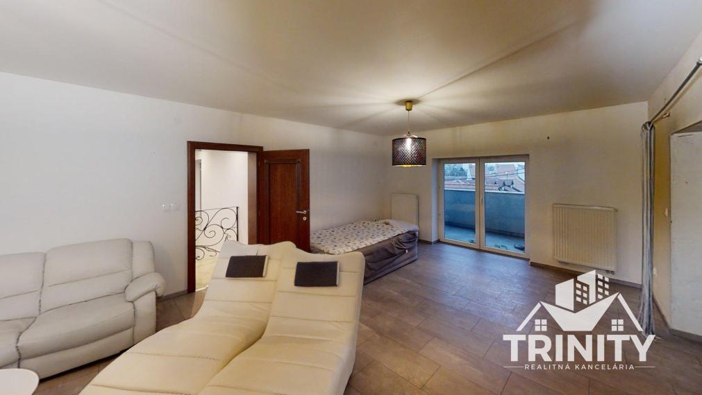 Na prenájom luxusný byt s terasou v centre mesta Nových Zámkov