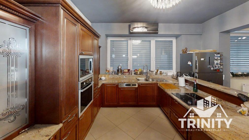 Na prenájom luxusný byt s terasou v centre mesta Nových Zámkov