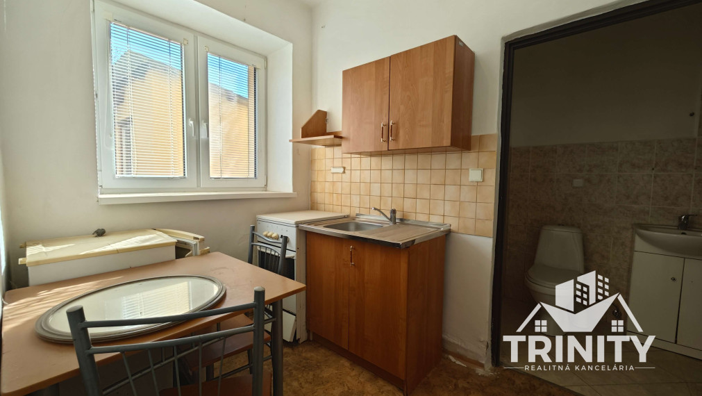 Na predaj Podlažný rodinný dom / Penzión v obci Radava