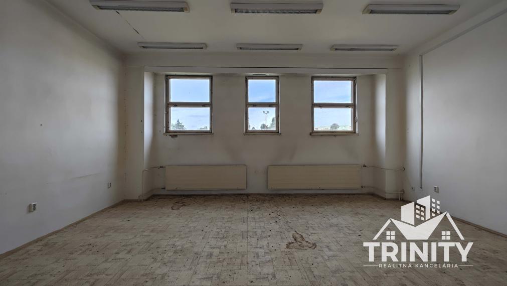 Na prenájom podlažná budova pri centre v mesta Šurany