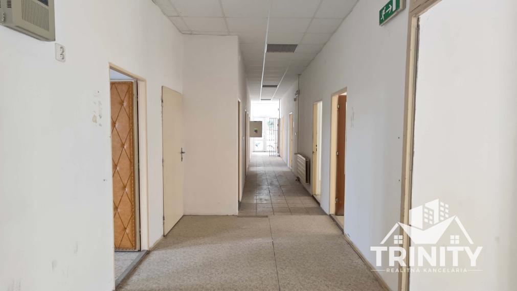 Na prenájom podlažná budova pri centre v mesta Šurany