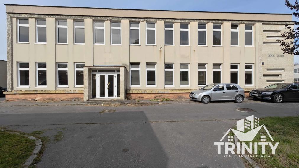 Na prenájom podlažná budova pri centre v mesta Šurany