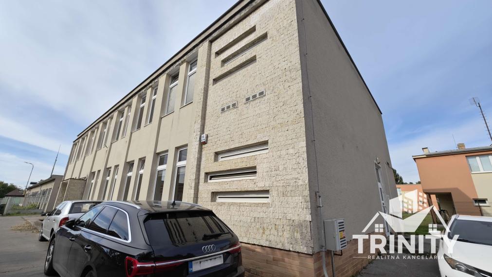 Na prenájom podlažná budova pri centre v mesta Šurany