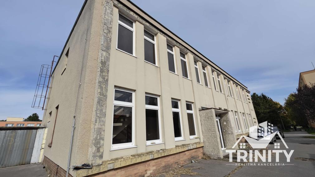 Na prenájom podlažná budova pri centre v mesta Šurany