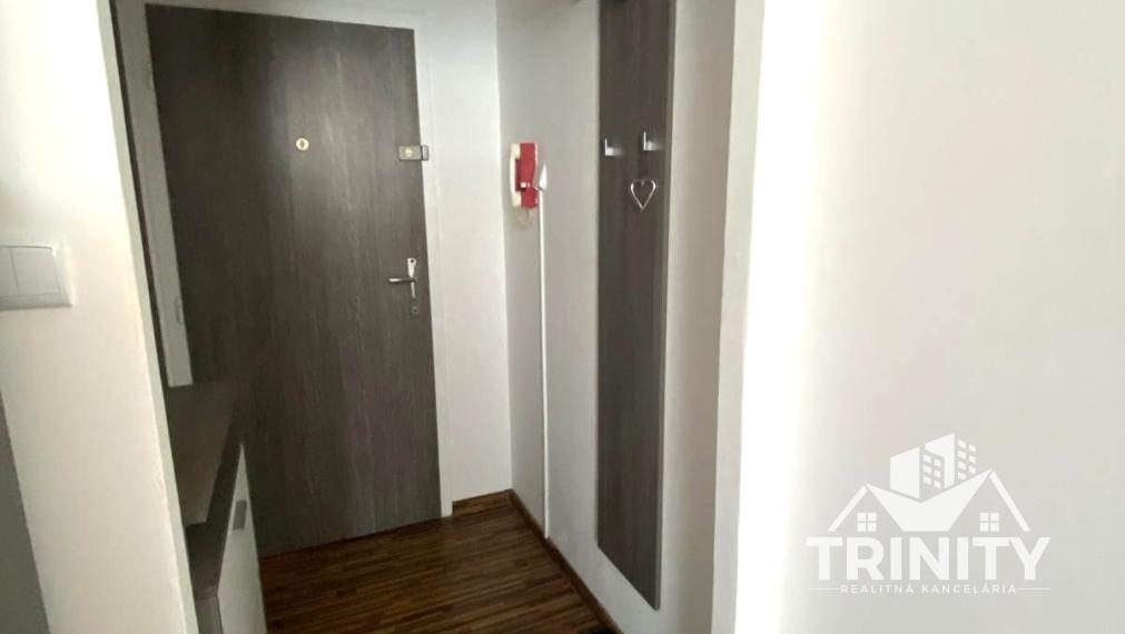 Na prenájom zariadená garsónka v Nových Zámkoch