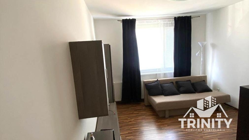 Na prenájom zariadená garsónka v Nových Zámkoch