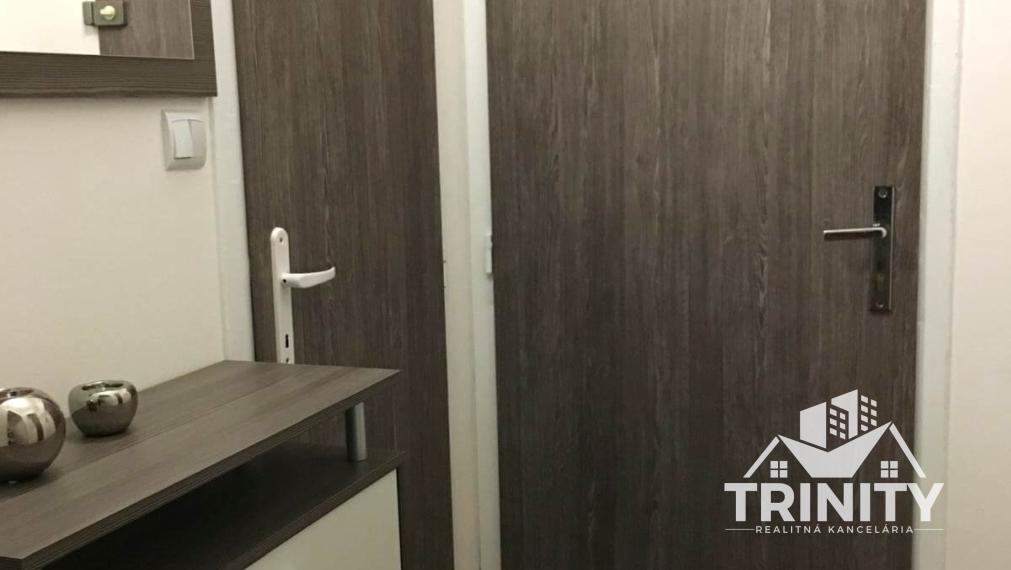 Na prenájom zariadená garsónka v Nových Zámkoch