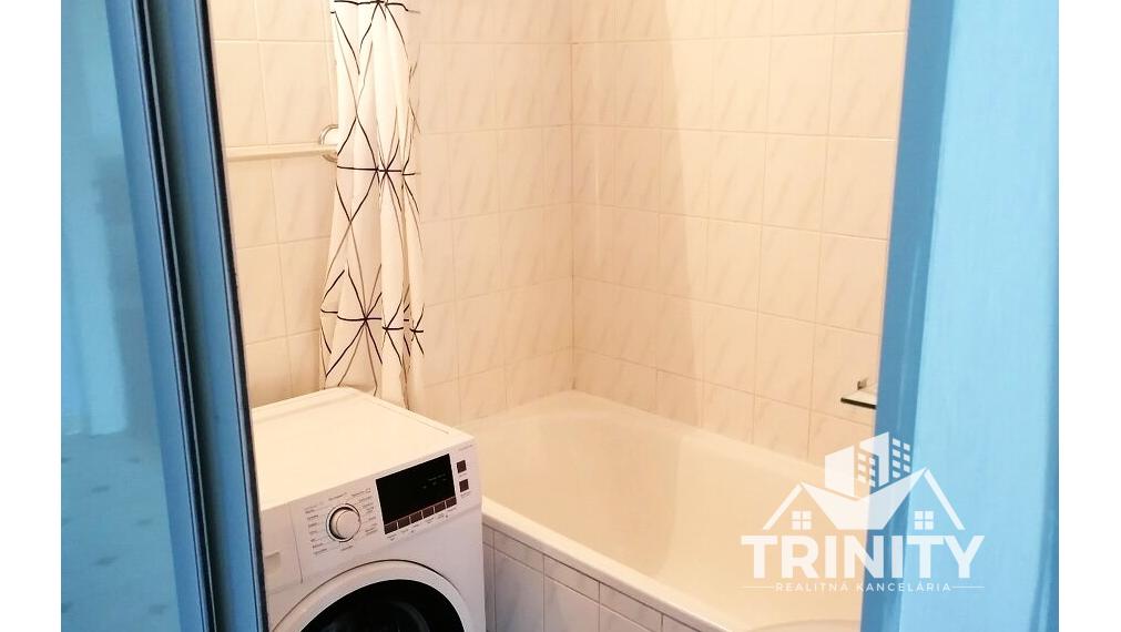 Na prenájom kompletne zariadený 3-izbový byt s balkónom a loggiou v meste Nové Zámky