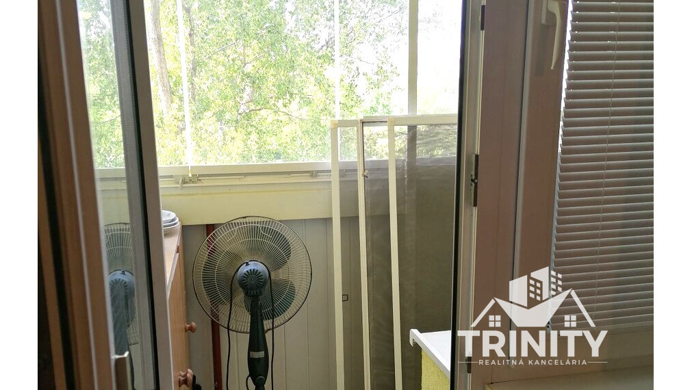 Na prenájom kompletne zariadený 3-izbový byt s balkónom a loggiou v meste Nové Zámky