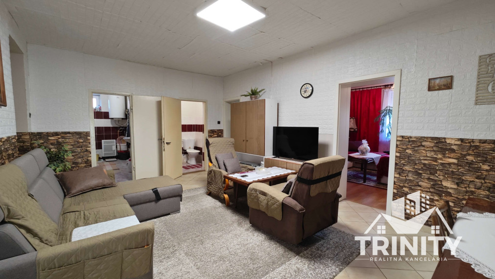 Výhradne - Na predaj tehlový 4-izbový rodinný dom v obci Komjatice