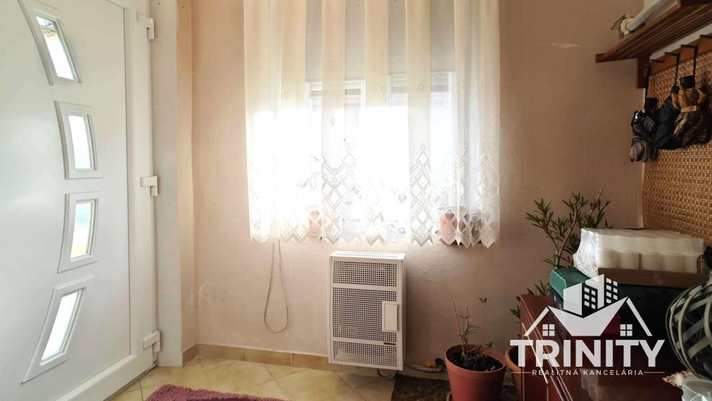 Výhradne - Na predaj tehlový 4-izbový rodinný dom v obci Komjatice