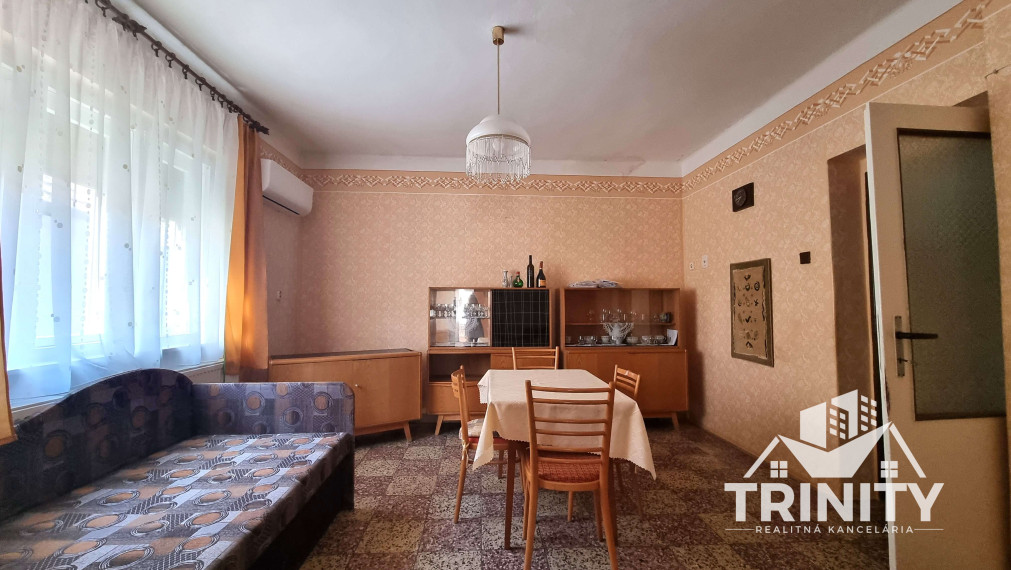 Na predaj rodinný dom s garážou a letnou kuchyňou v meste Kolárovo