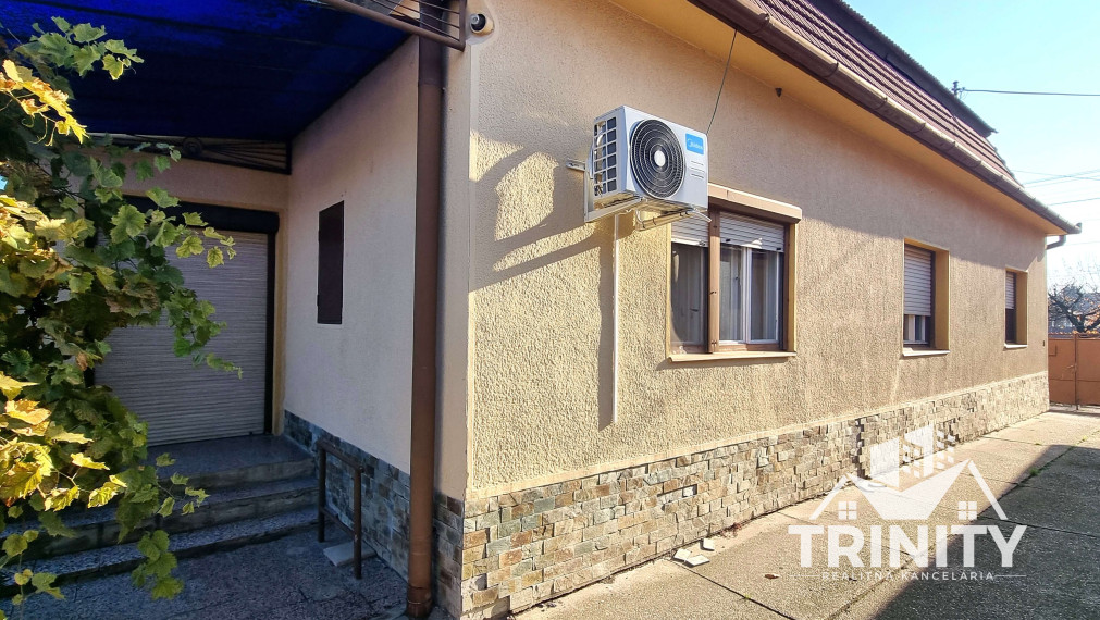 Na predaj rodinný dom s garážou a letnou kuchyňou v meste Kolárovo