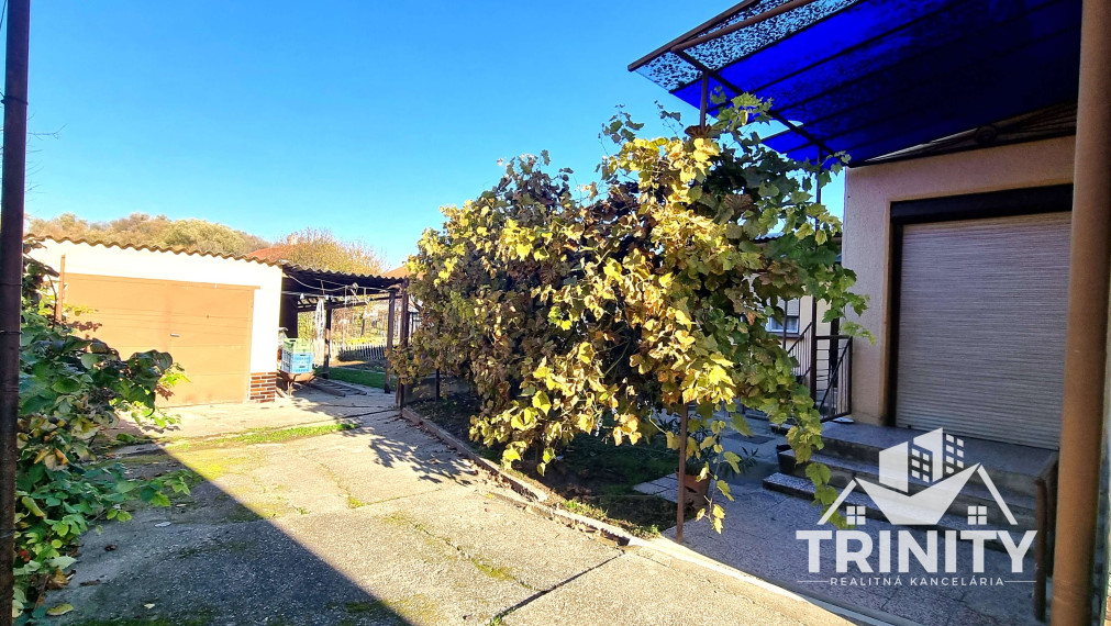 Na predaj rodinný dom s garážou a letnou kuchyňou v meste Kolárovo