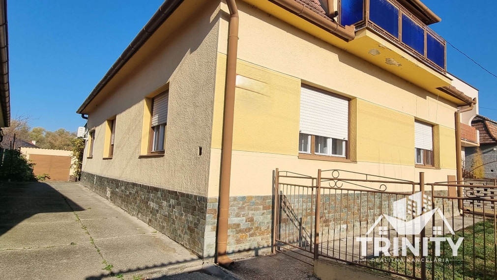 Na predaj rodinný dom s garážou a letnou kuchyňou v meste Kolárovo