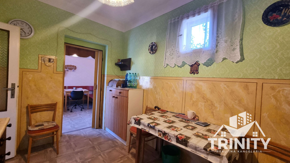 Na predaj rodinný dom s garážou a letnou kuchyňou v meste Kolárovo