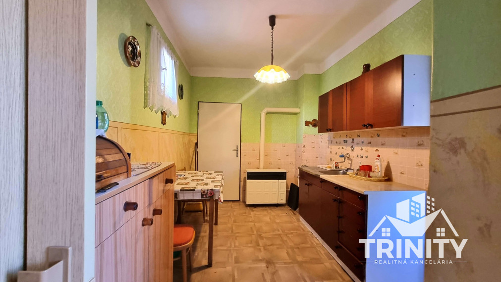Na predaj rodinný dom s garážou a letnou kuchyňou v meste Kolárovo