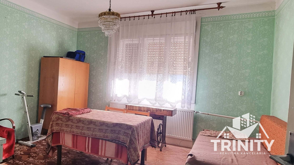 Na predaj rodinný dom s garážou a letnou kuchyňou v meste Kolárovo