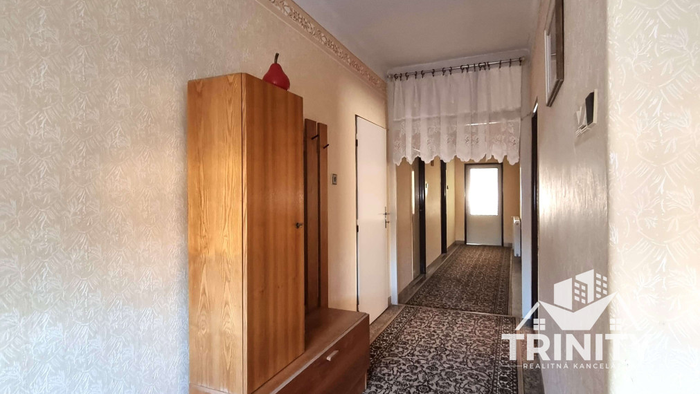 Na predaj rodinný dom s garážou a letnou kuchyňou v meste Kolárovo