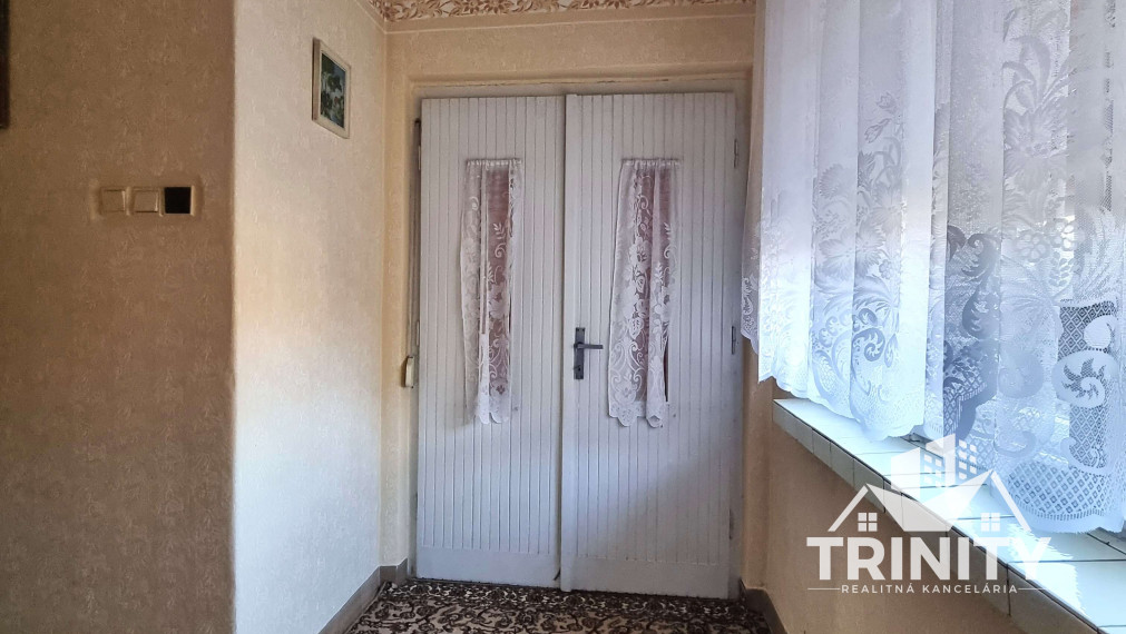 Na predaj rodinný dom s garážou a letnou kuchyňou v meste Kolárovo