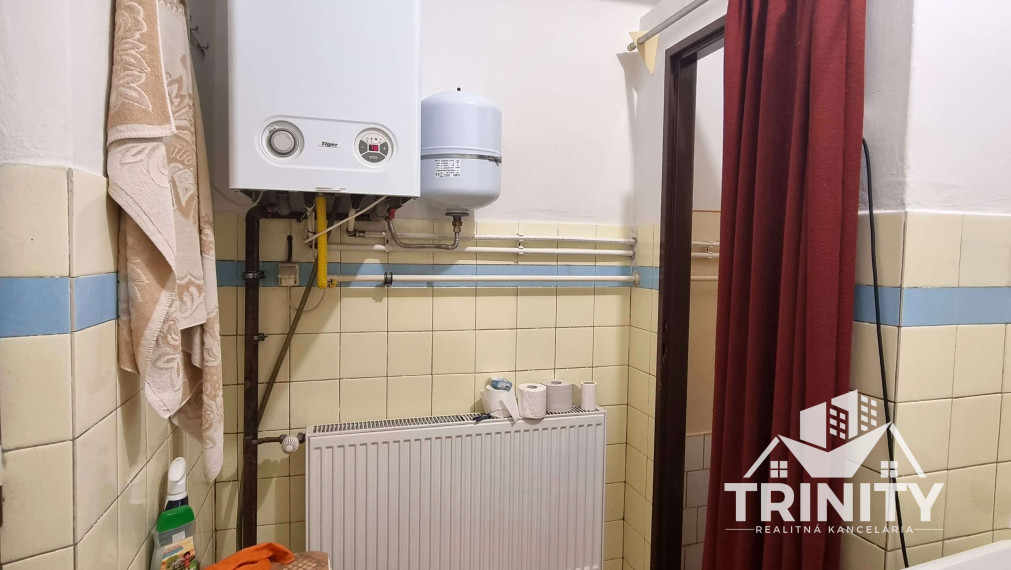 Na predaj rodinný dom s garážou a letnou kuchyňou v meste Kolárovo