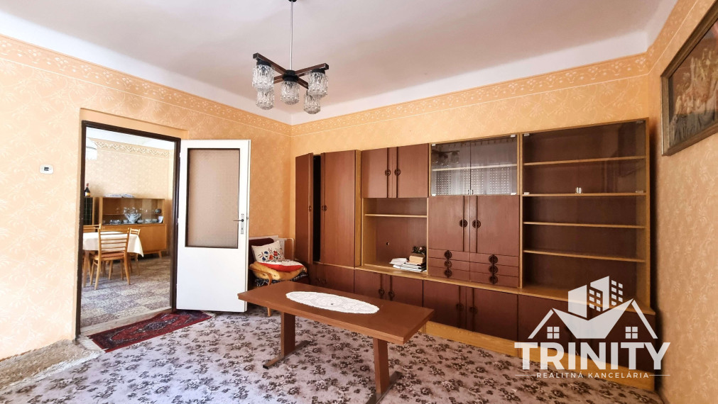 Na predaj rodinný dom s garážou a letnou kuchyňou v meste Kolárovo