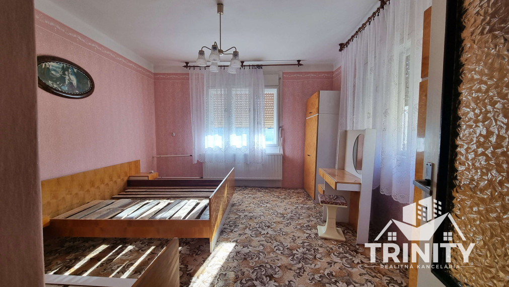 Na predaj rodinný dom s garážou a letnou kuchyňou v meste Kolárovo