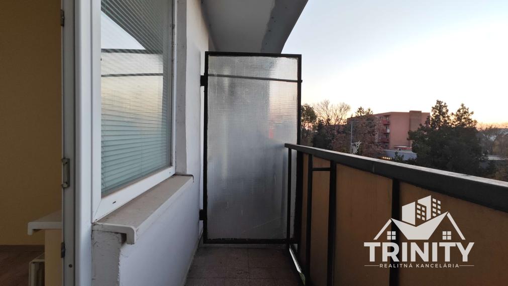 IBA U NÁS - Na predaj 2-izbový byt s balkónom neďaleko centra v Nových Zámkoch