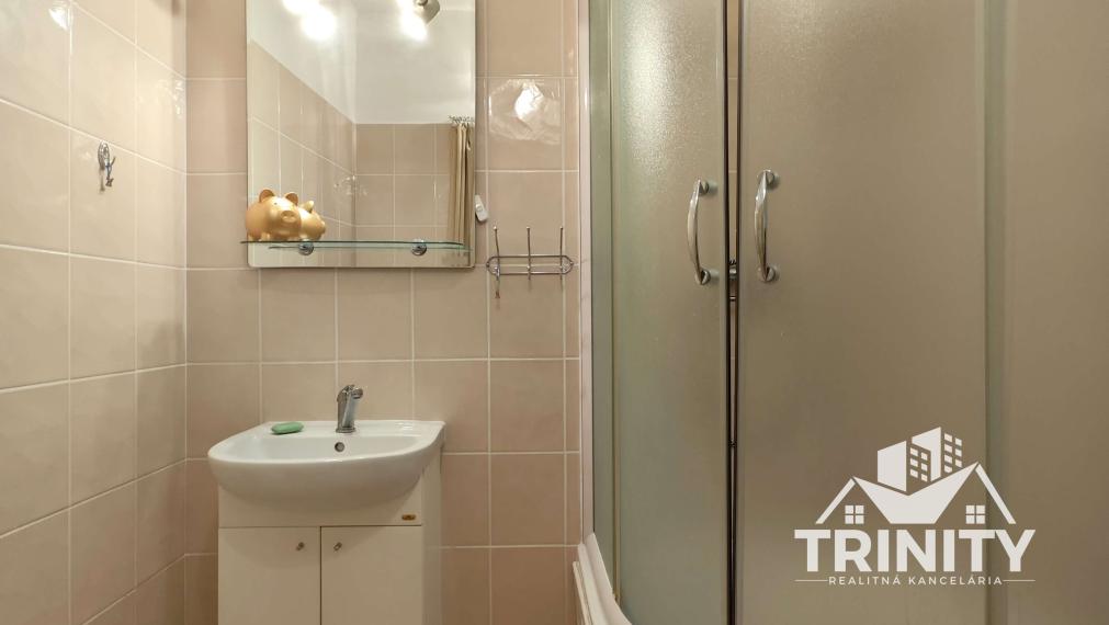 IBA U NÁS - Na predaj 2-izbový byt s balkónom neďaleko centra v Nových Zámkoch