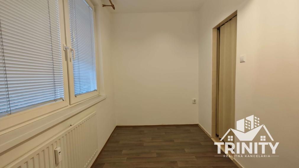 IBA U NÁS - Na predaj 2-izbový byt s balkónom neďaleko centra v Nových Zámkoch