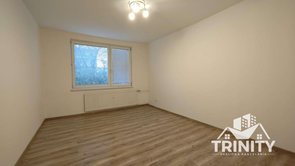 IBA U NÁS - Na predaj 2-izbový byt s balkónom neďaleko centra v Nových Zámkoch