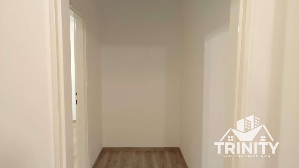 IBA U NÁS - Na predaj 2-izbový byt s balkónom neďaleko centra v Nových Zámkoch