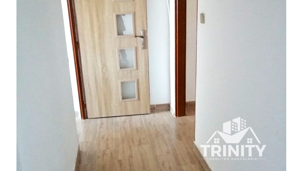 Na prenájom 2-izbový byt s balkónom v meste Nové Zámky