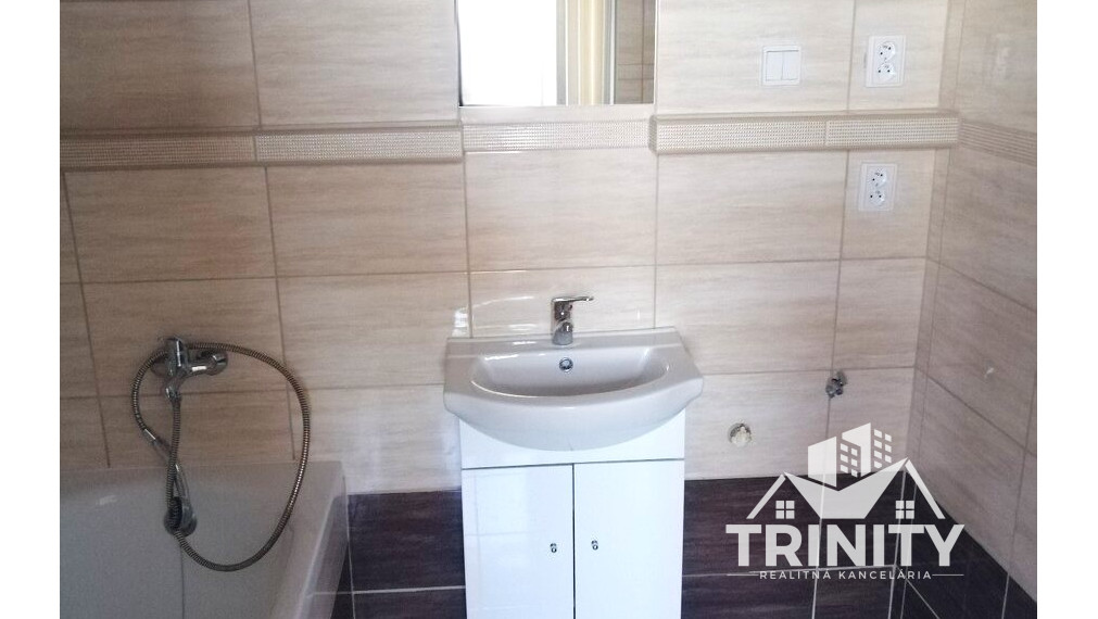 Na prenájom 2-izbový byt s balkónom v meste Nové Zámky