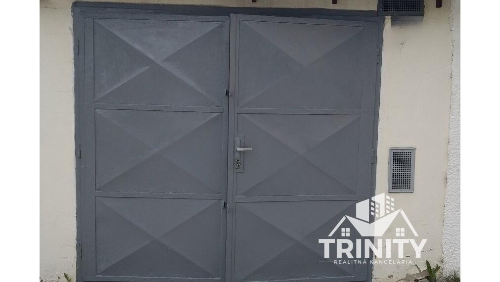 Na prenájom garáž neďaleko centra a stanice v Nových Zámkoch