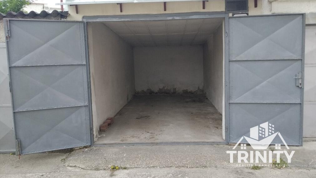 Na prenájom garáž neďaleko centra a stanice v Nových Zámkoch