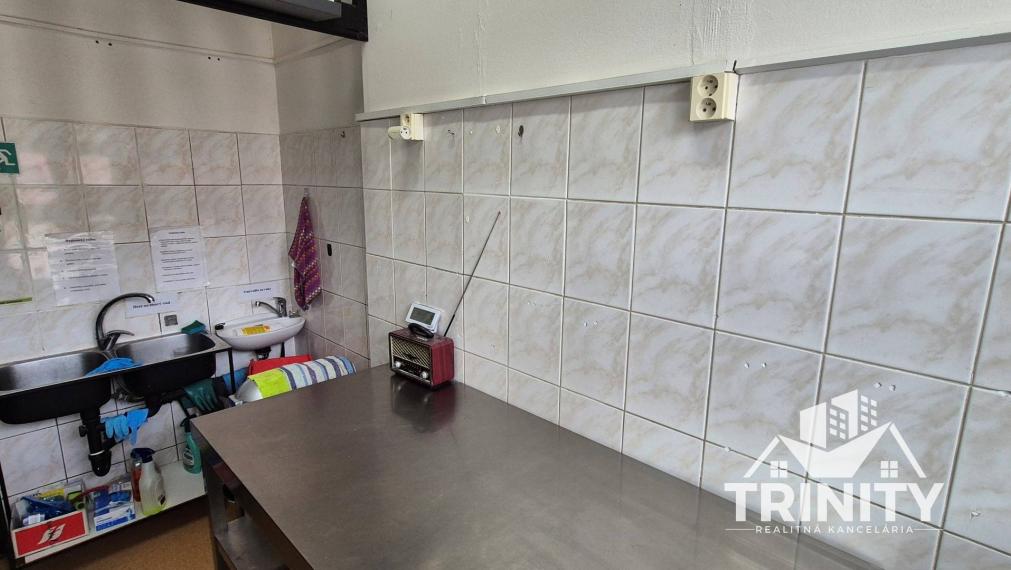 Na prenájom obchodný priestor / bufet v Nových Zámkoch