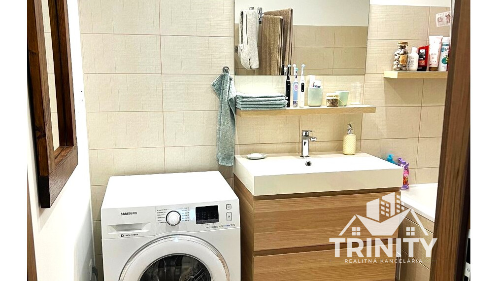 Na predaj priestranný 3-izbový byt  s dvoma balkónmi v meste Nové Zámky