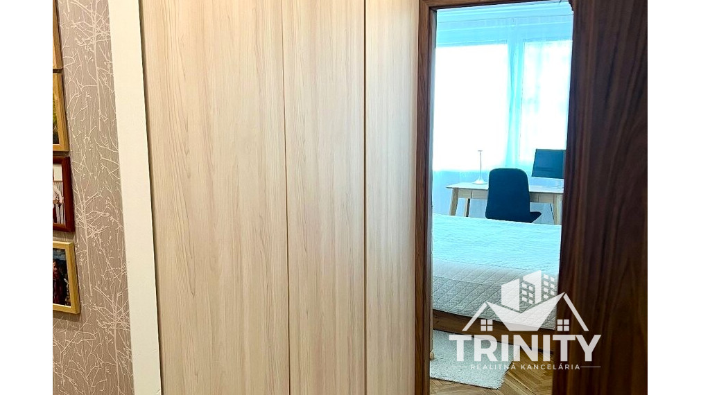 Na predaj priestranný 3-izbový byt  s dvoma balkónmi v meste Nové Zámky